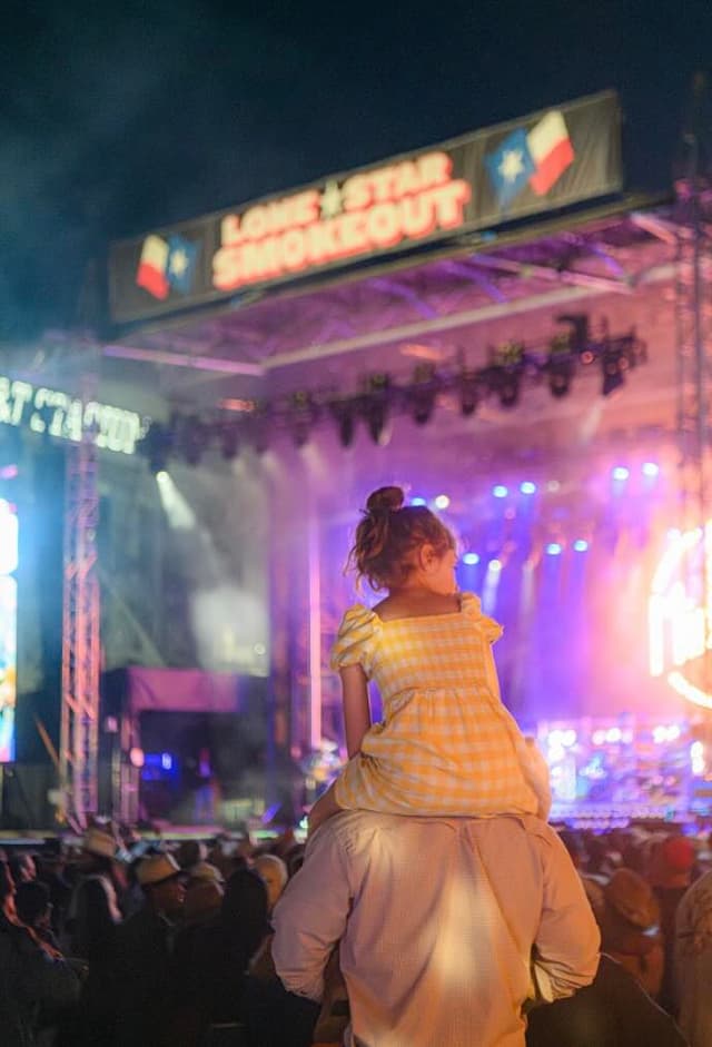Little girl on dads shoulders